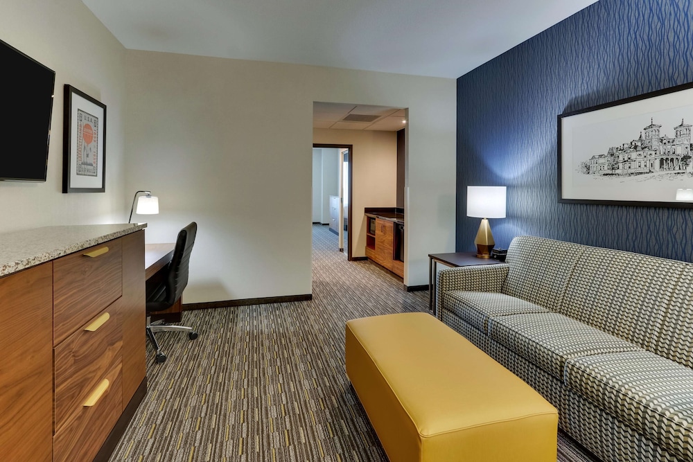Suite, Multiple Beds, Accessible, Refrigerator & Microwave (Sofabed, 2 Rooms, Tub)