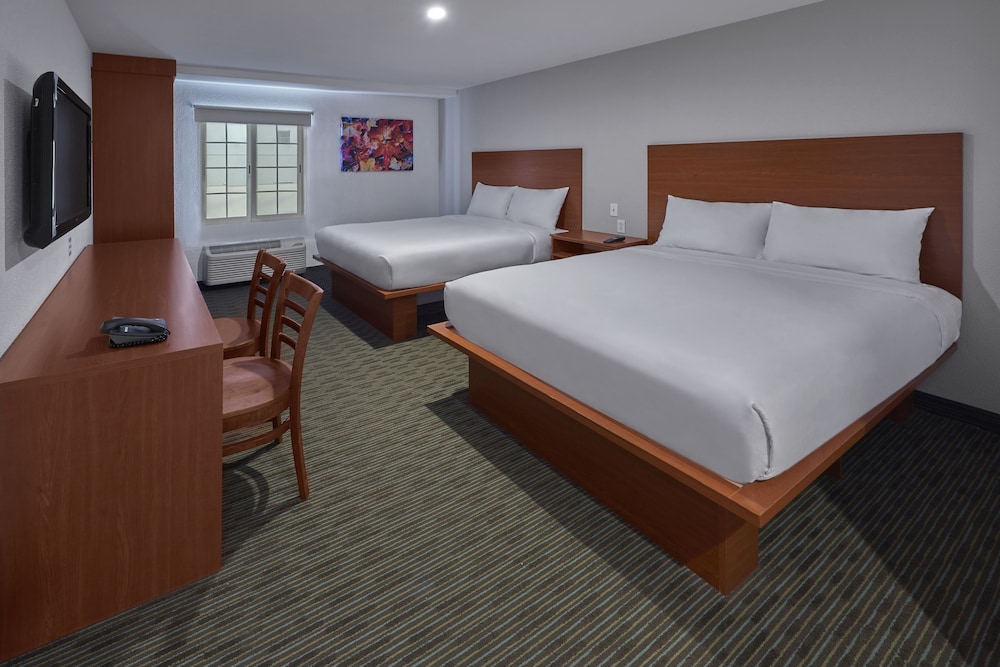 Suite, 2 Queen Beds - Photo 1