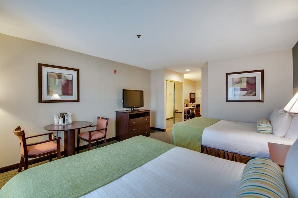 Standard Room, 2 Queen Beds, Non Smoking, Kitchenette (With Sofabed) - Photo 2
