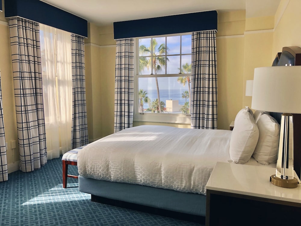 Superior Room, 1 King Bed with Sofa bed, Ocean View - Photo 2