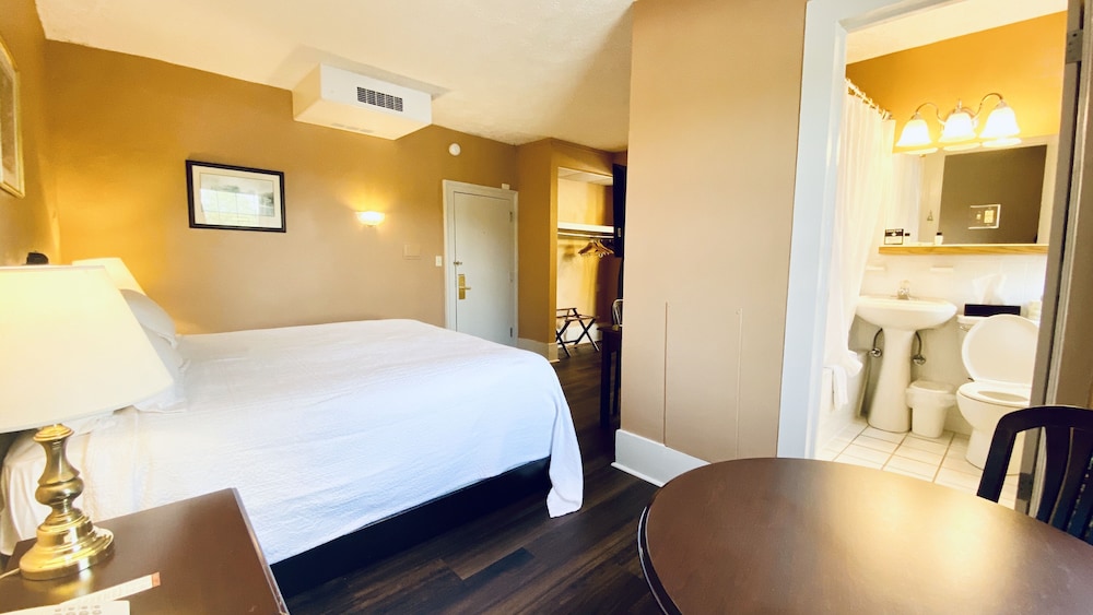 Standard Room, Multiple Beds - Photo 5