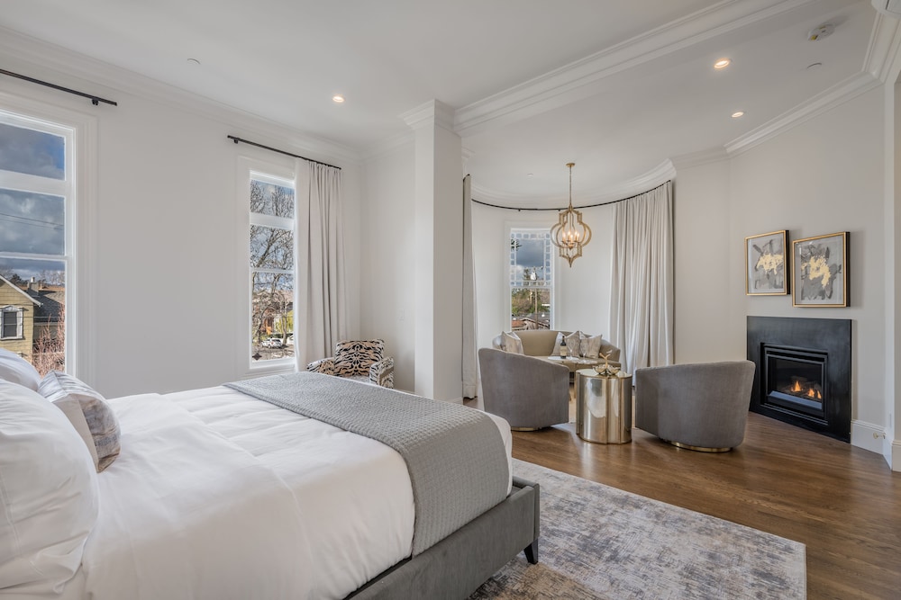 Executive Studio Suite