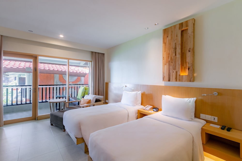 Standard Room, 2 Twin Beds, Balcony, Garden View