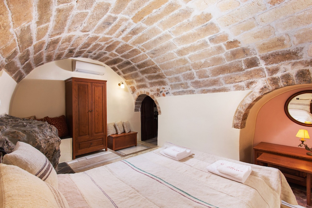 Family Apartment, 2 Bedrooms, Kitchenette, Courtyard Area photo 3