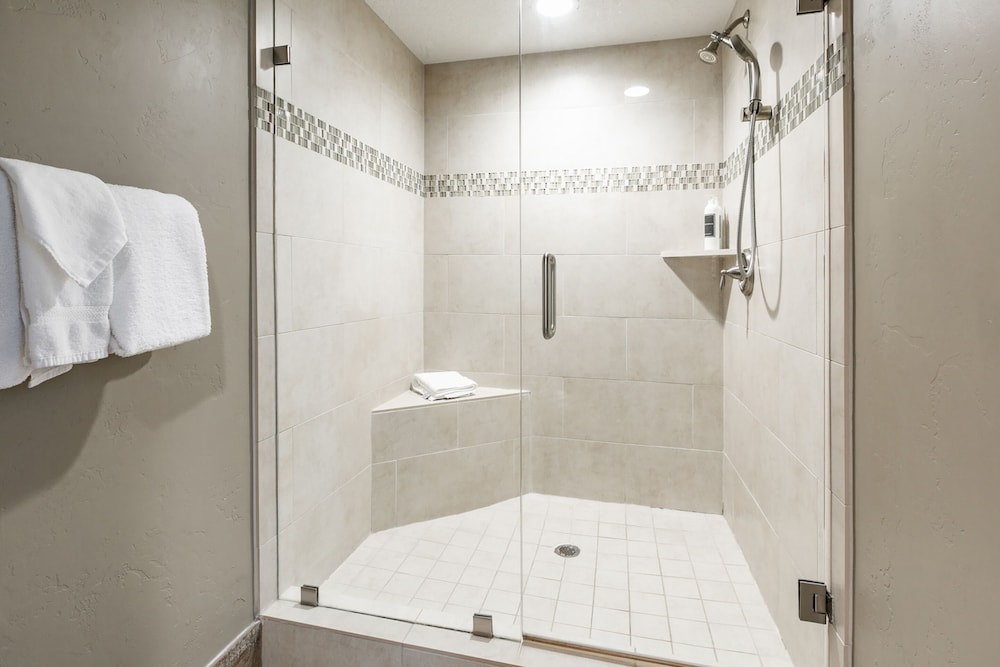 2 Bedroom Condominium - Photo 45