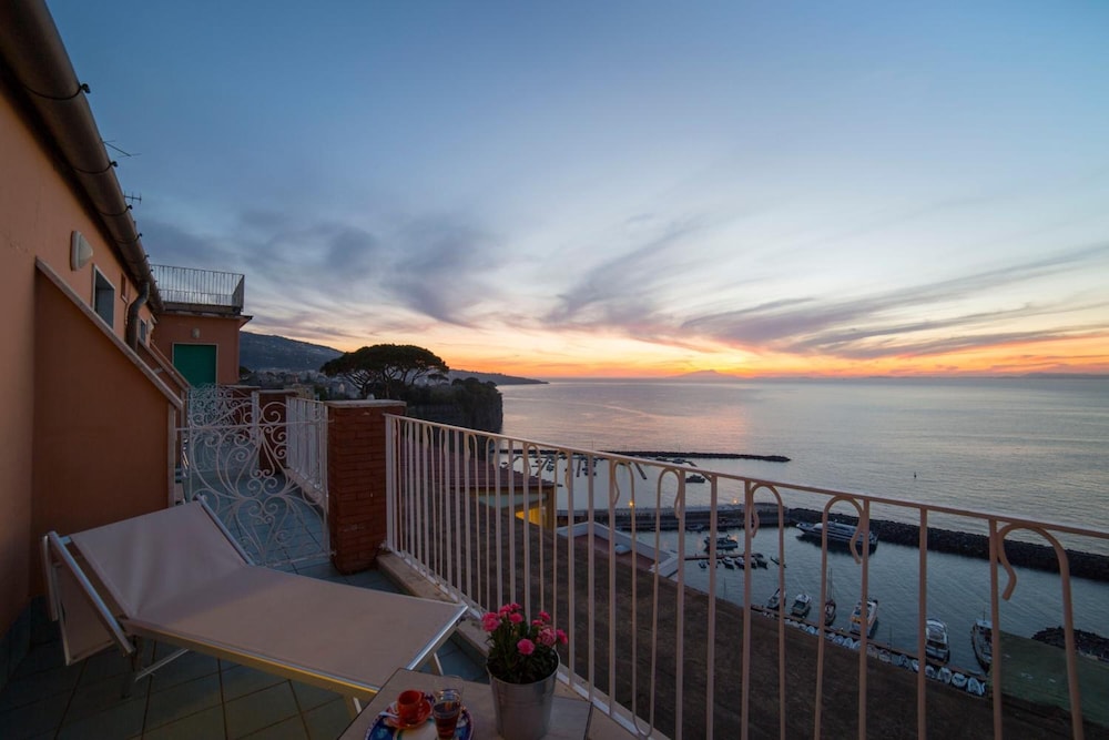 Deluxe Double or Twin Room, Sea View photo 2