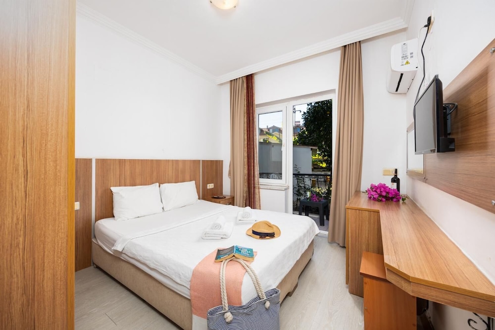 Triple Room, Balcony photo 1