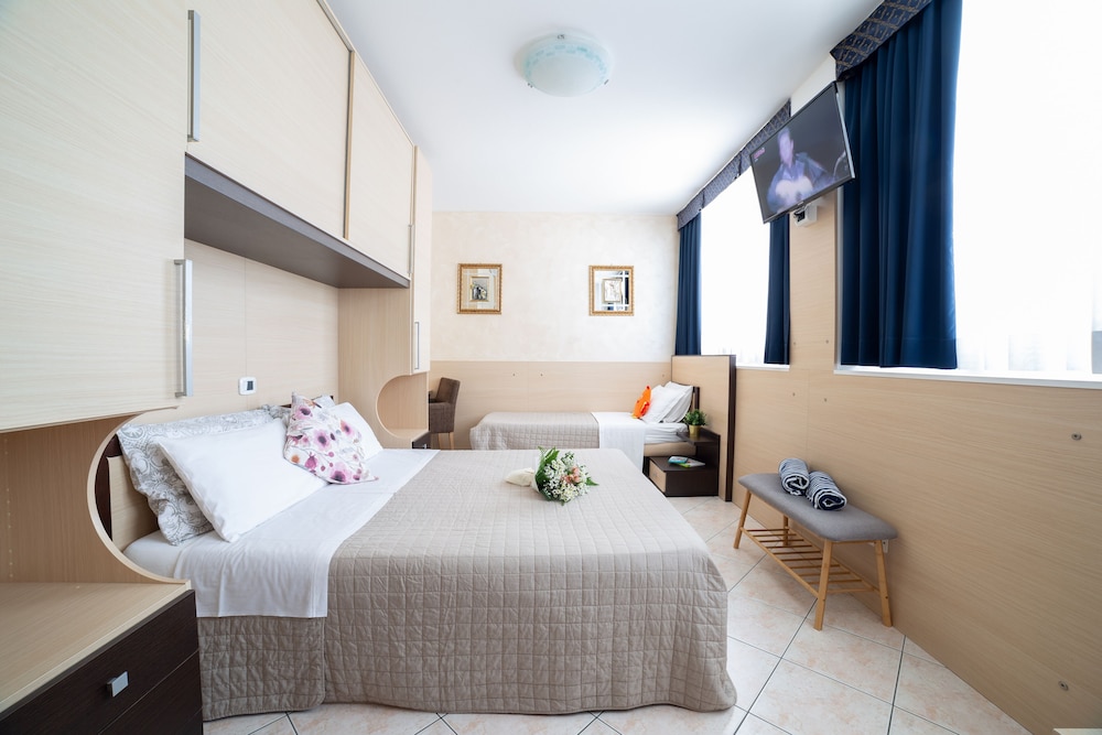 Classic Triple Room - Photo 1