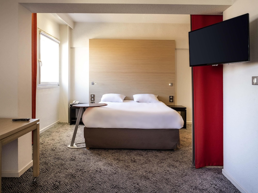 Standard Suite, Multiple Beds - Photo 5