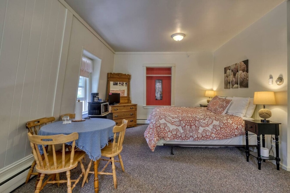 Double Room, 1 King Bed with Sofa bed (The J.E Riggins) photo 3
