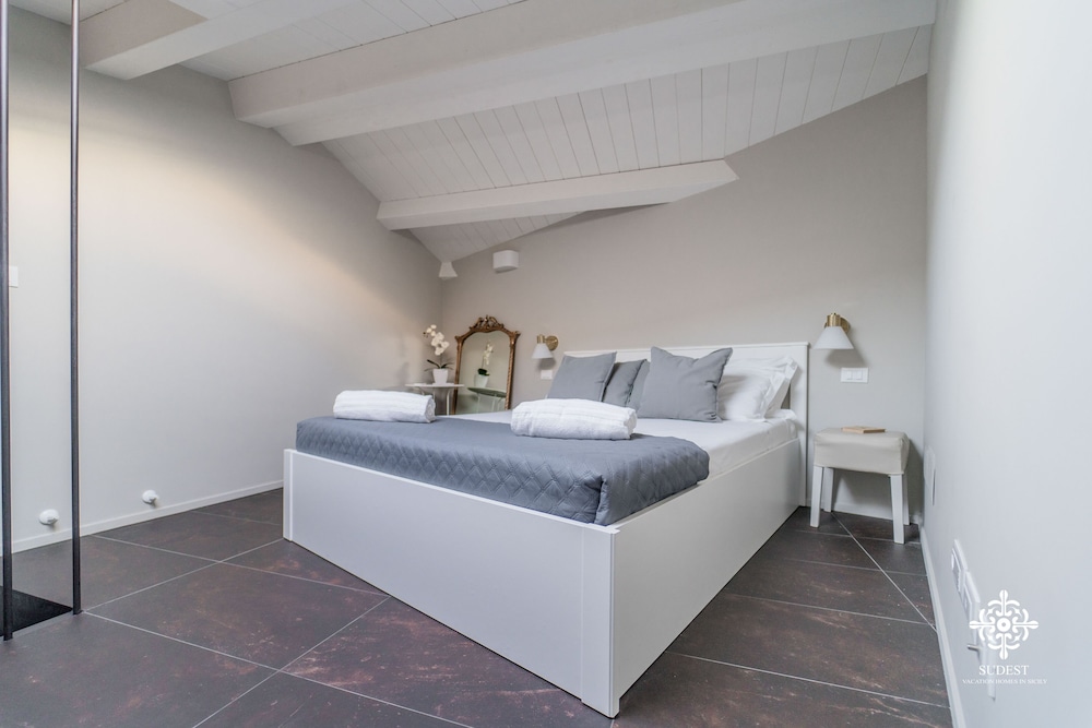 Exclusive Apartment, 1 Queen Bed photo 1