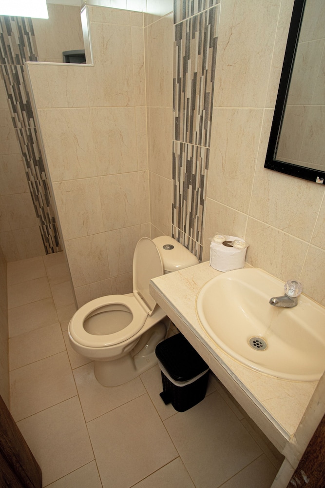 Standard Triple Room, Multiple Beds photo 3