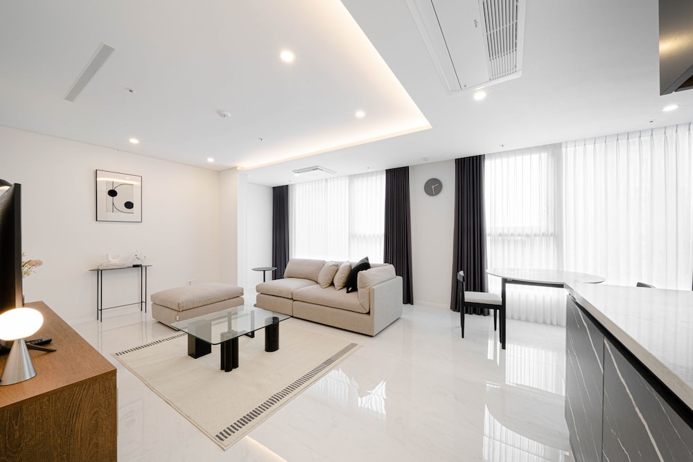 Premier Suite W - Photo 3