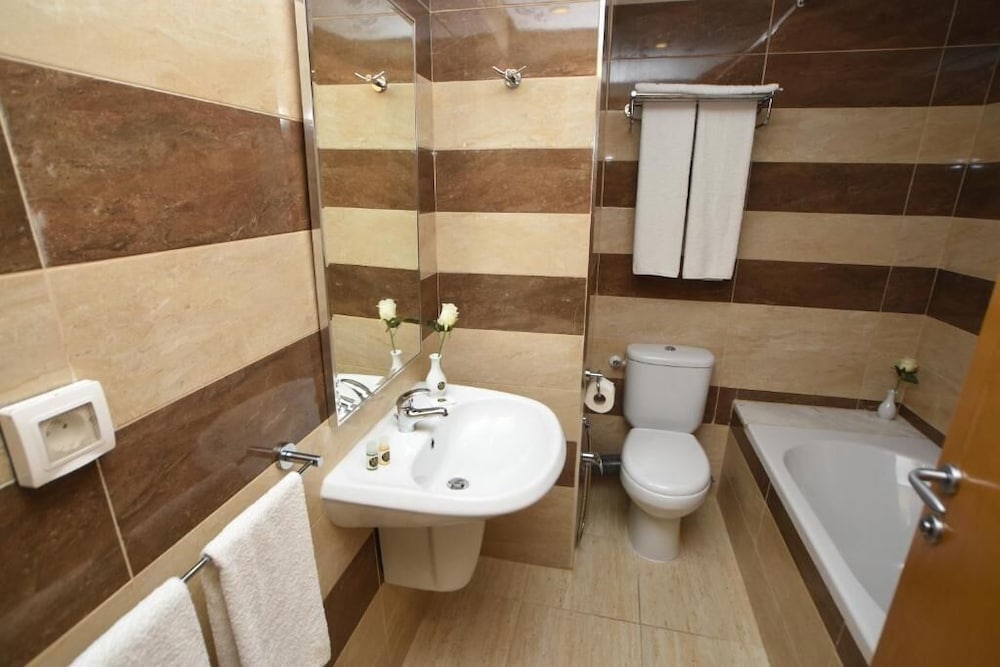 Standard Double Or Twin Room - Photo 19
