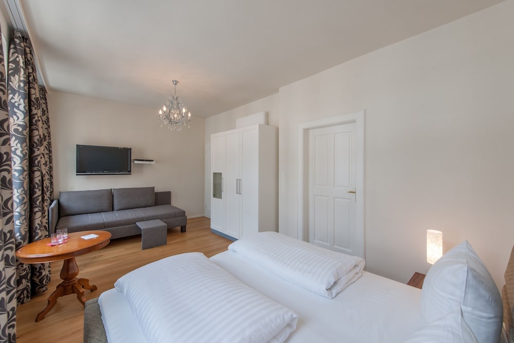Standard Double Room, 1 King Bed, Non Smoking (Residence) photo 1