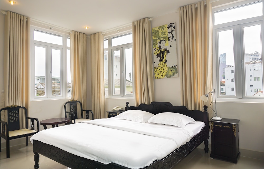 Royal Suite, 1 King Bed, Bathtub, City View photo 1