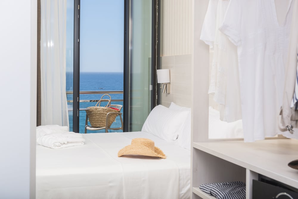 Grand Triple Room, Balcony, Sea View