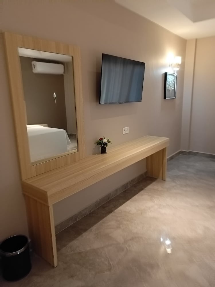 Deluxe Double Room, City View photo 3