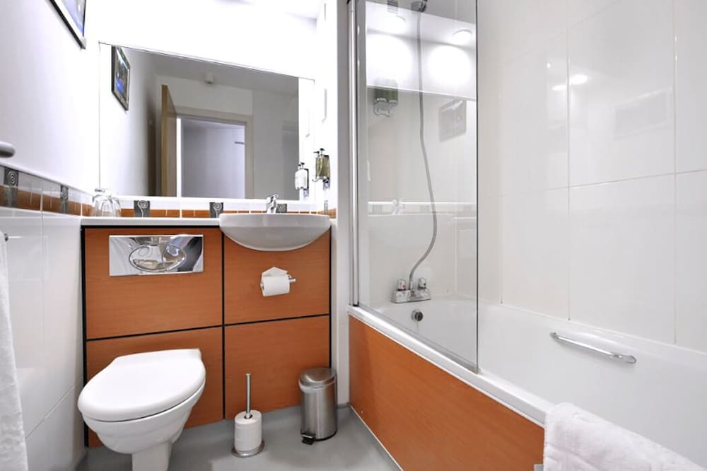 Classic Double or Twin Room (subject to availability) - Photo 8