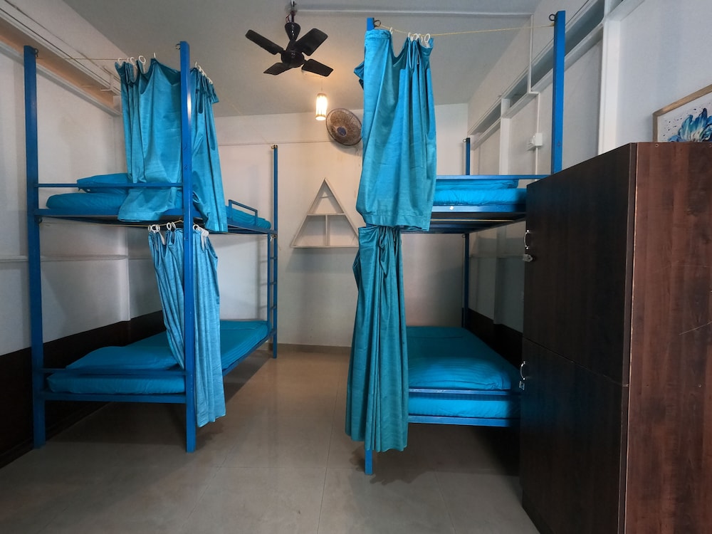 Non AC 4-Bed Shared Dormitory, Mixed Dorm photo 1