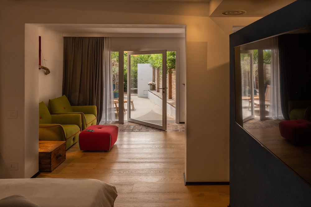 Superior Double Room, 1 Queen Bed with Sofa bed (La Dimora) photo 2