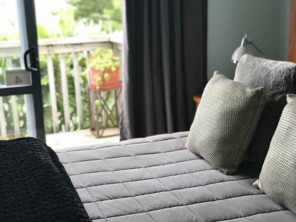 Panoramic Apartment, 1 Queen Bed, Kitchenette, Ocean View photo 1
