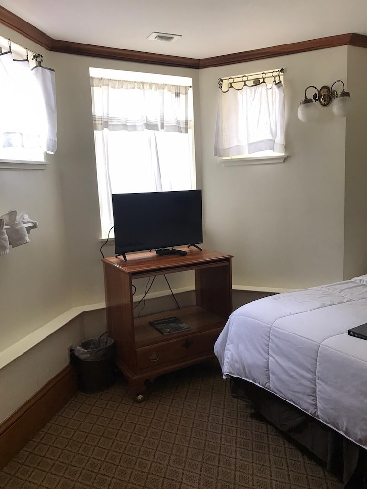 Family Room, 2 Bedrooms
