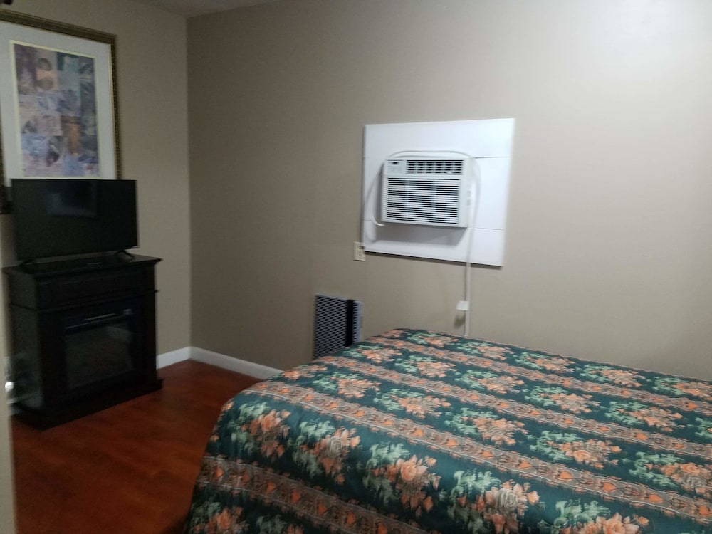 Classic Single Room, 1 Double Bed, Non Smoking, Refrigerator & Microwave photo 1