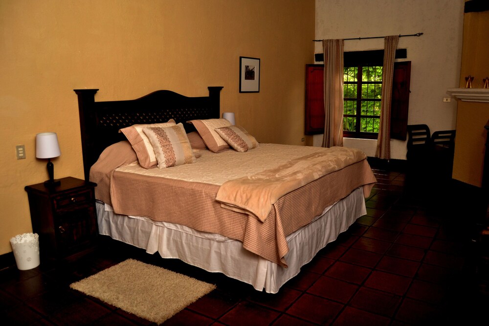 Junior Suite, 1 King Bed photo 1