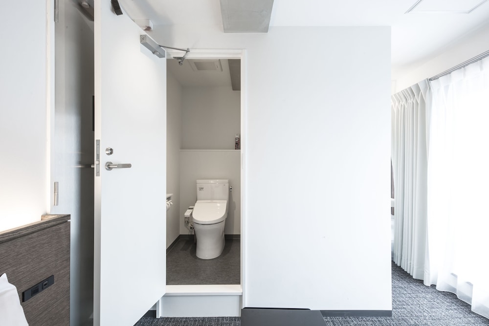 Double Room, Private Bathroom thumbnail 5