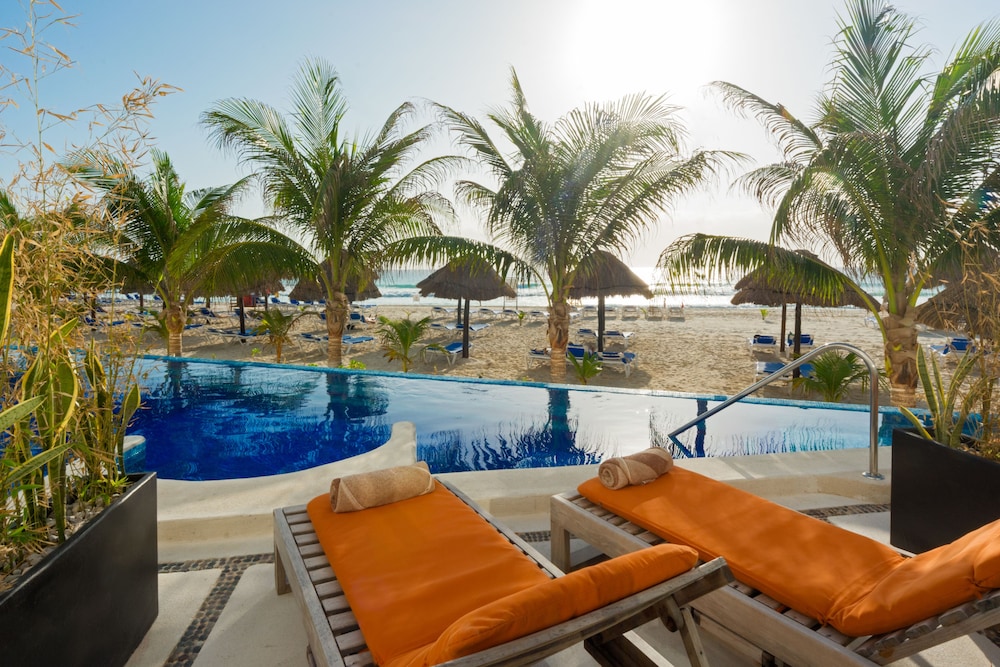 Jr Suite swim up ocean view photo 3
