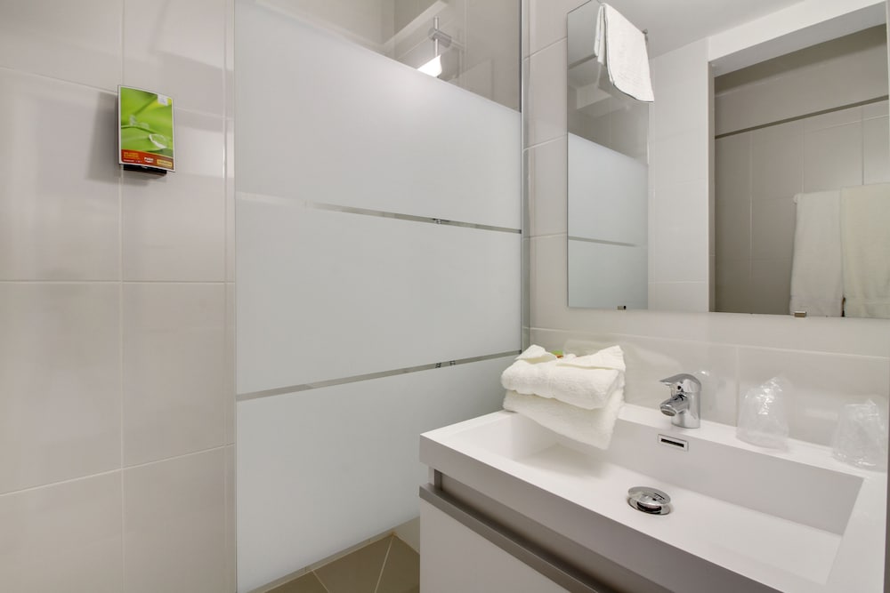 Standard Double Room - Photo 10