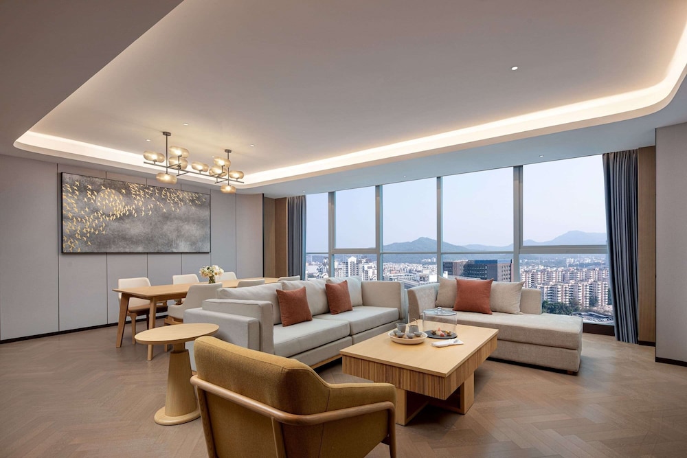 Deluxe Suite, Multiple Beds, Smoking (Premium)