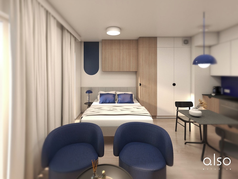 Studio, Balcony