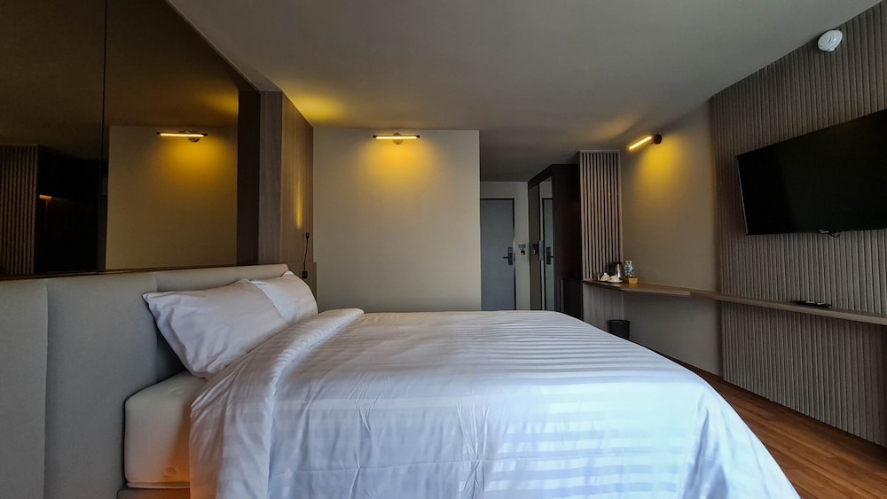 Deluxe Single Room, 1 Twin Bed, Non Smoking, City View photo 3