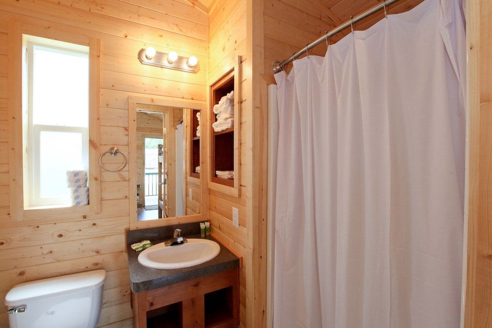 Cabin, Kitchenette (Pets OK, Linens Incld) photo 3