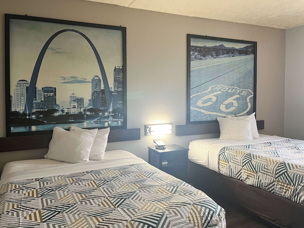 Deluxe Room, 2 Queen Beds, Smoking, Refrigerator & Microwave - Photo 5
