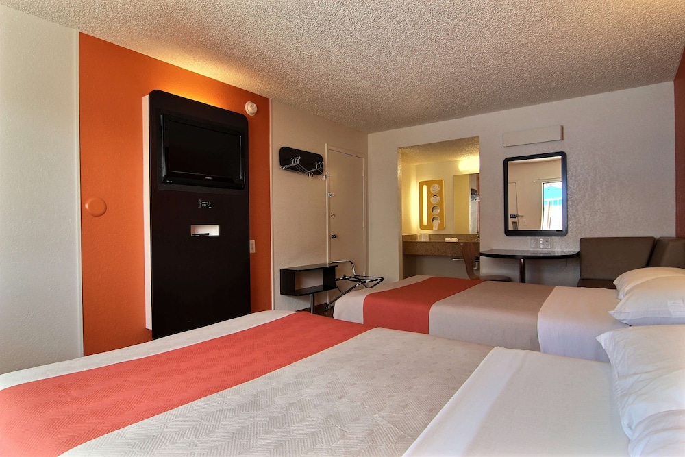 Standard Room, 2 Double Beds, Non Smoking photo 1