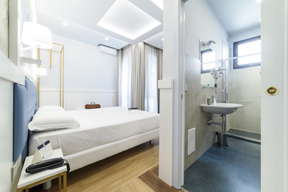 Deluxe Room - Photo 5