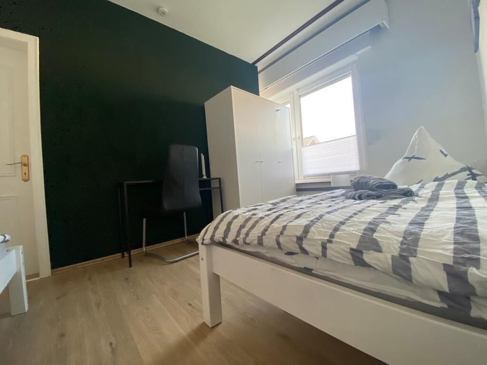 Basic Apartment, 3 Bedrooms photo 2