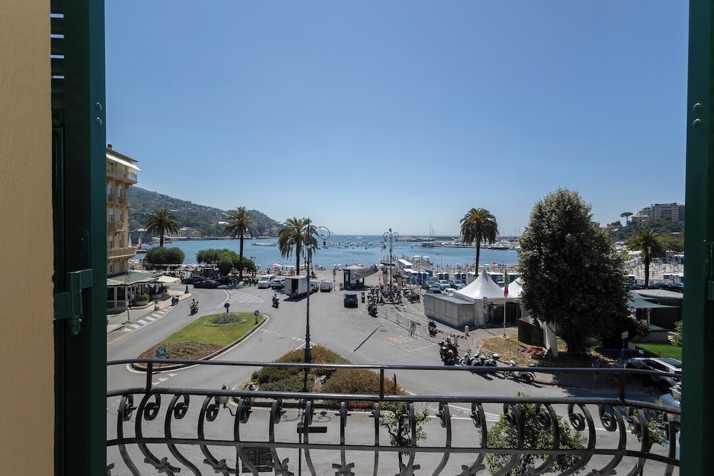 Deluxe Double Room, Sea View - Photo 4