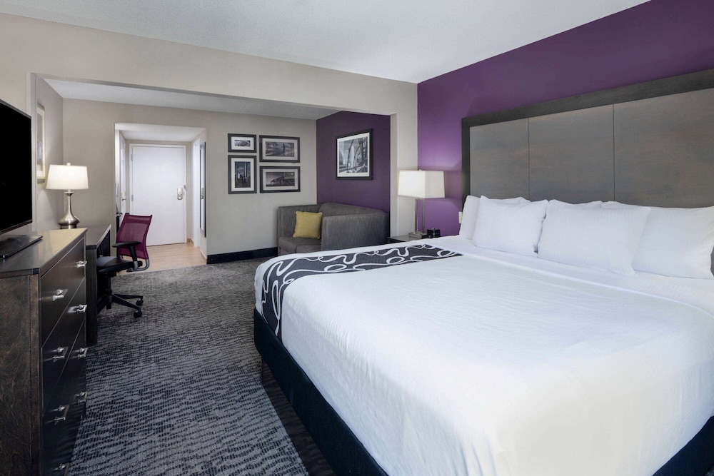 Executive Room, 1 King Bed, Non Smoking - Photo 6