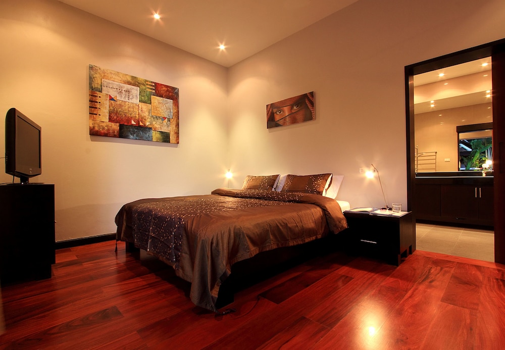 Luxury Villa, 3 Bedrooms photo 2