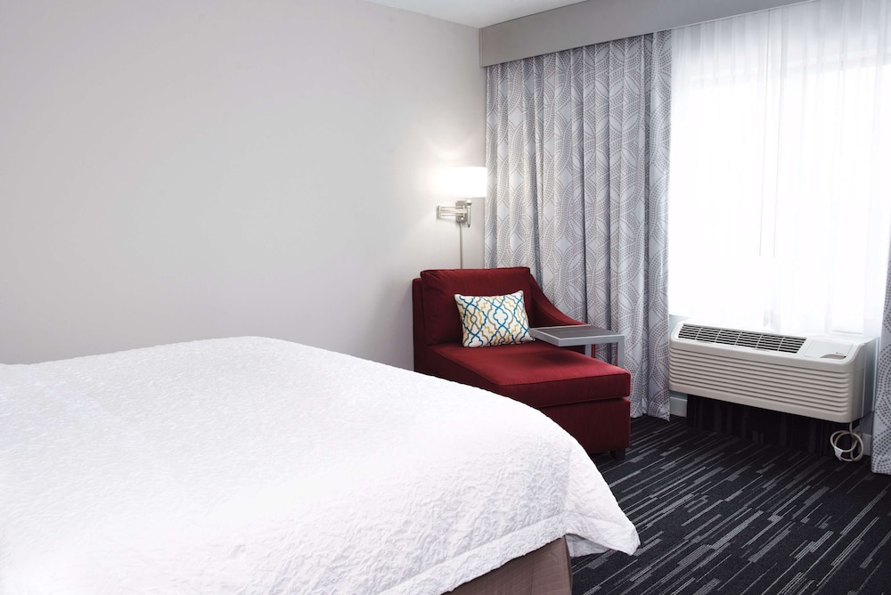 Room, 1 King Bed, Accessible, Bathtub photo 1