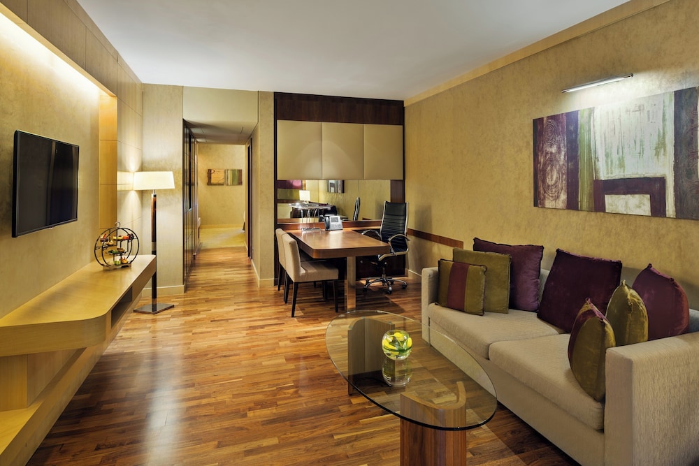 Premium Room, 1 King Bed, Accessible - Photo 1