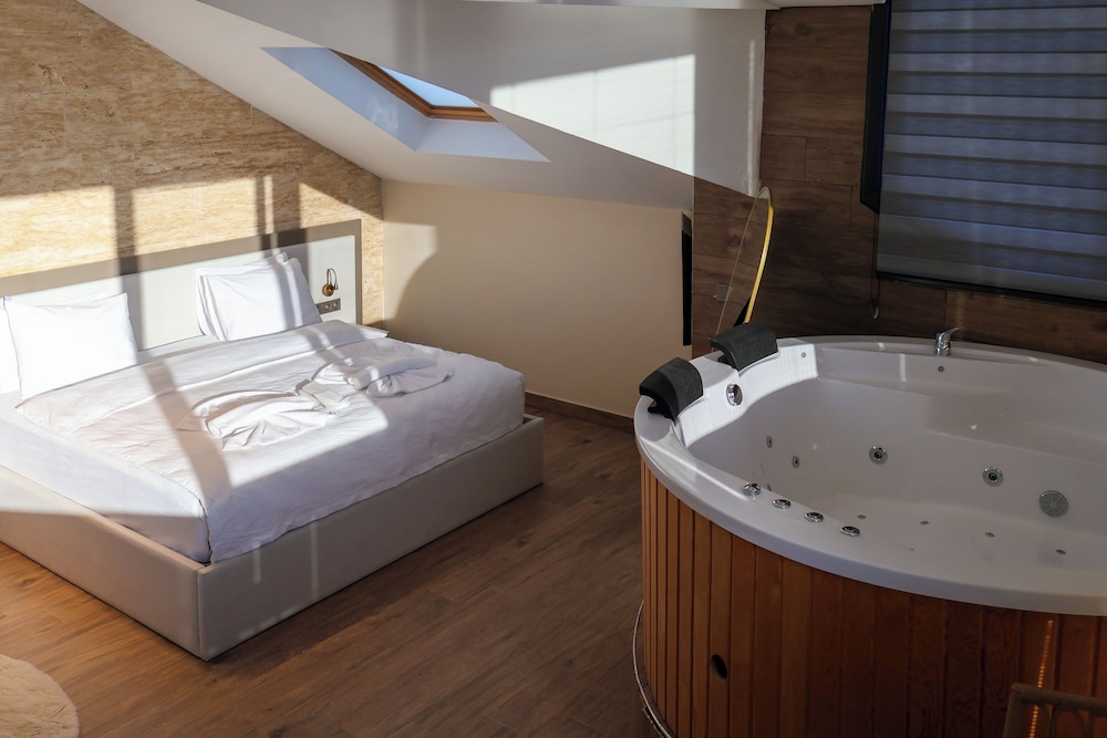 Luxury Suite, Balcony, River View photo 1