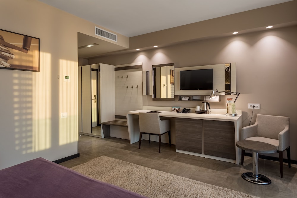 Superior Double or Twin Room, Balcony, Lake View photo 3