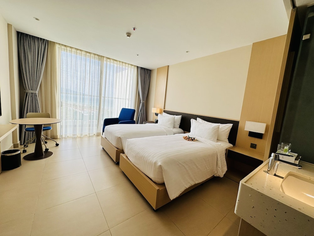 Premier Double Room Single Use, Beach View photo 1