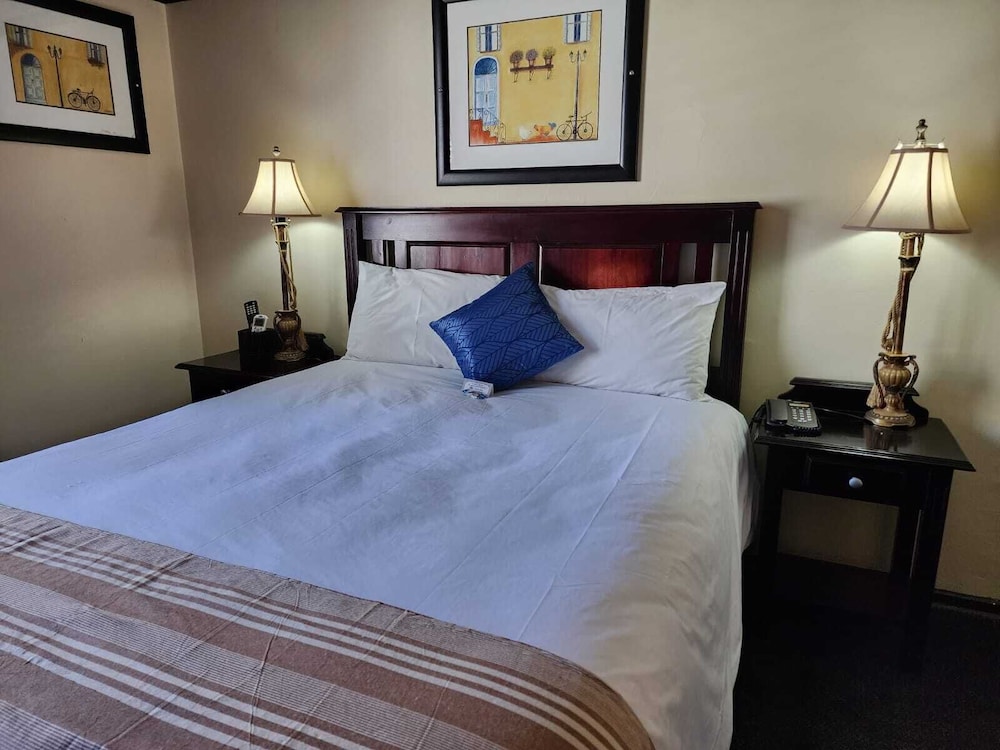 Executive Suite, 1 Queen Bed, Jetted Tub photo 3