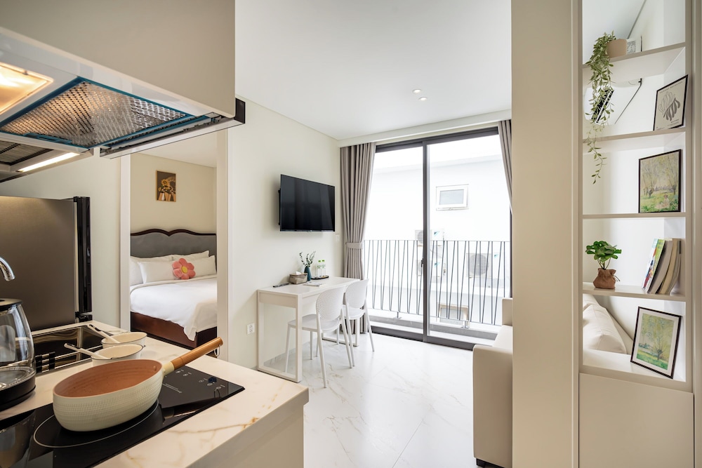 Junior One-bedroom Suite Balcony - Garden View